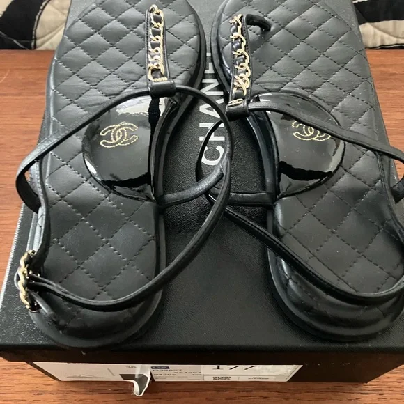 Authentic CHANEL thong sandals black with classic chain detail sz 36 - Picture 3 of 9
